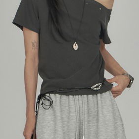 Stud One Off-Shoulder T-Shirt TS041