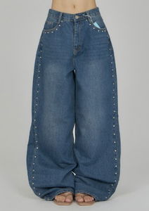 Back Pocket Stud Denim Pants DE031