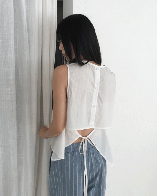 히버 뒷트임 리본 스트랩 나시 블라우스