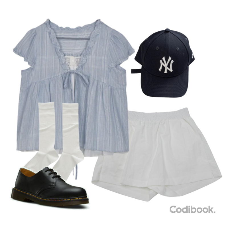 ondeed 퓨콘 여름 시스루 골지 주름 삭스 양말,E-PICK 홀리 옆트임 숏팬츠,EEZEE Striped Set Puff Sleeve Shirt SH015등을 매치한 코디