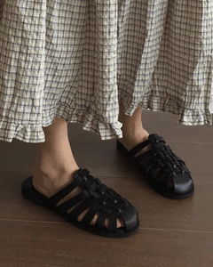 Woven leather slippers