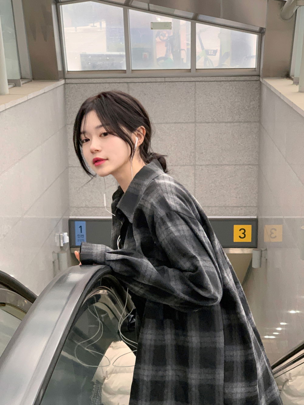 악세사리 모델 착용 이미지-S5L7