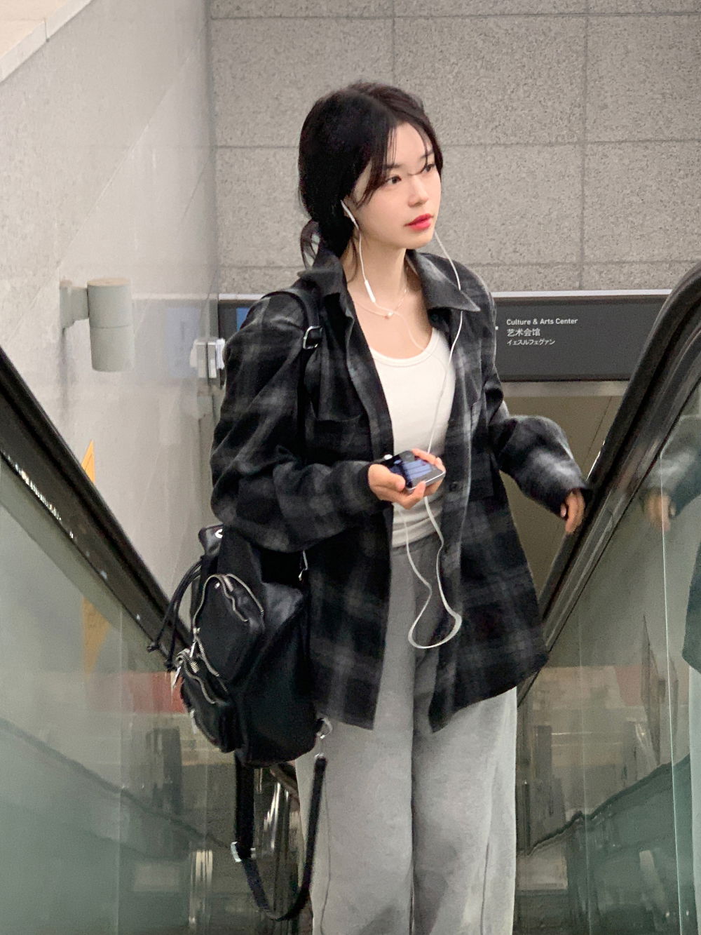 악세사리 모델 착용 이미지-S6L3