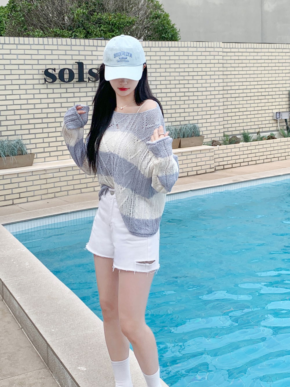 블라우스 모델 착용 이미지-S4L9