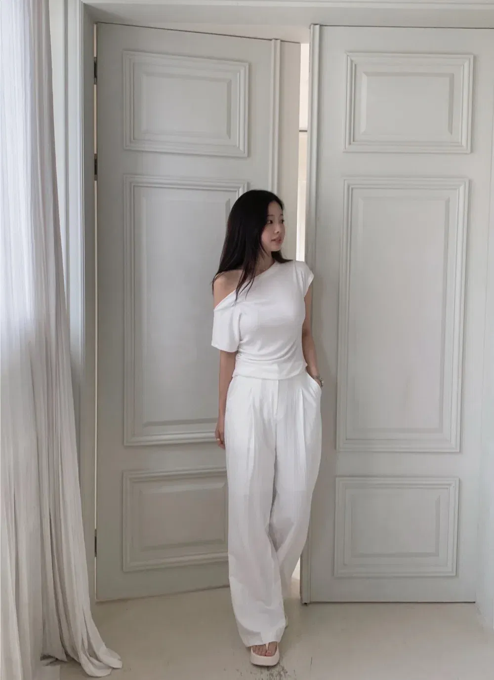 반팔 티셔츠 모델 착용 이미지-S8L7