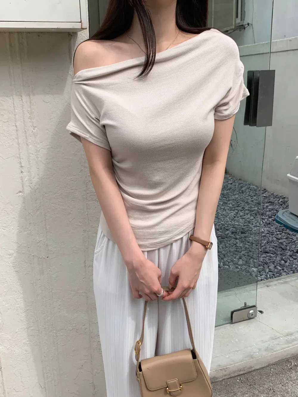 반팔 티셔츠 모델 착용 이미지-S2L2