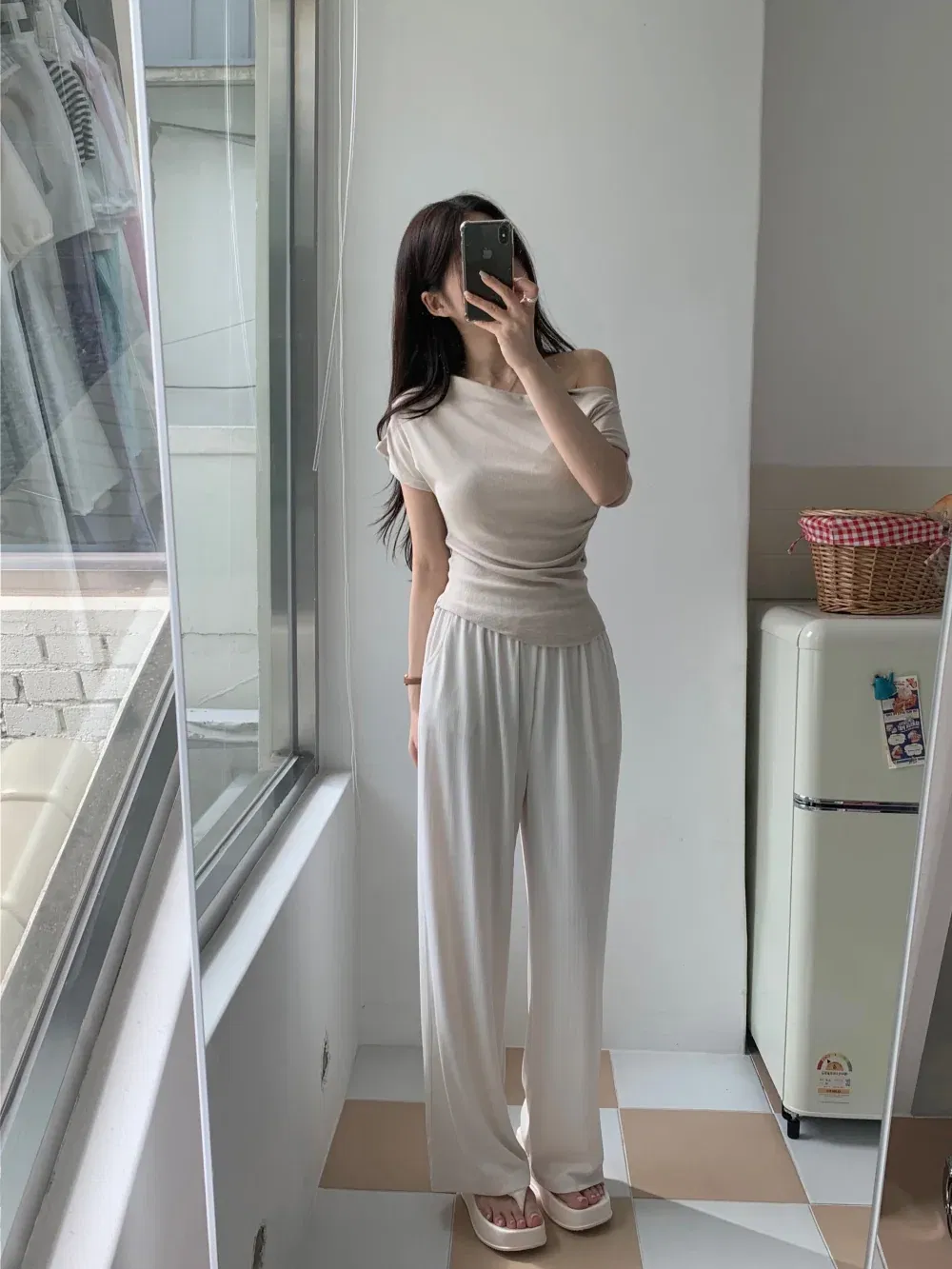 반팔 티셔츠 모델 착용 이미지-S2L10