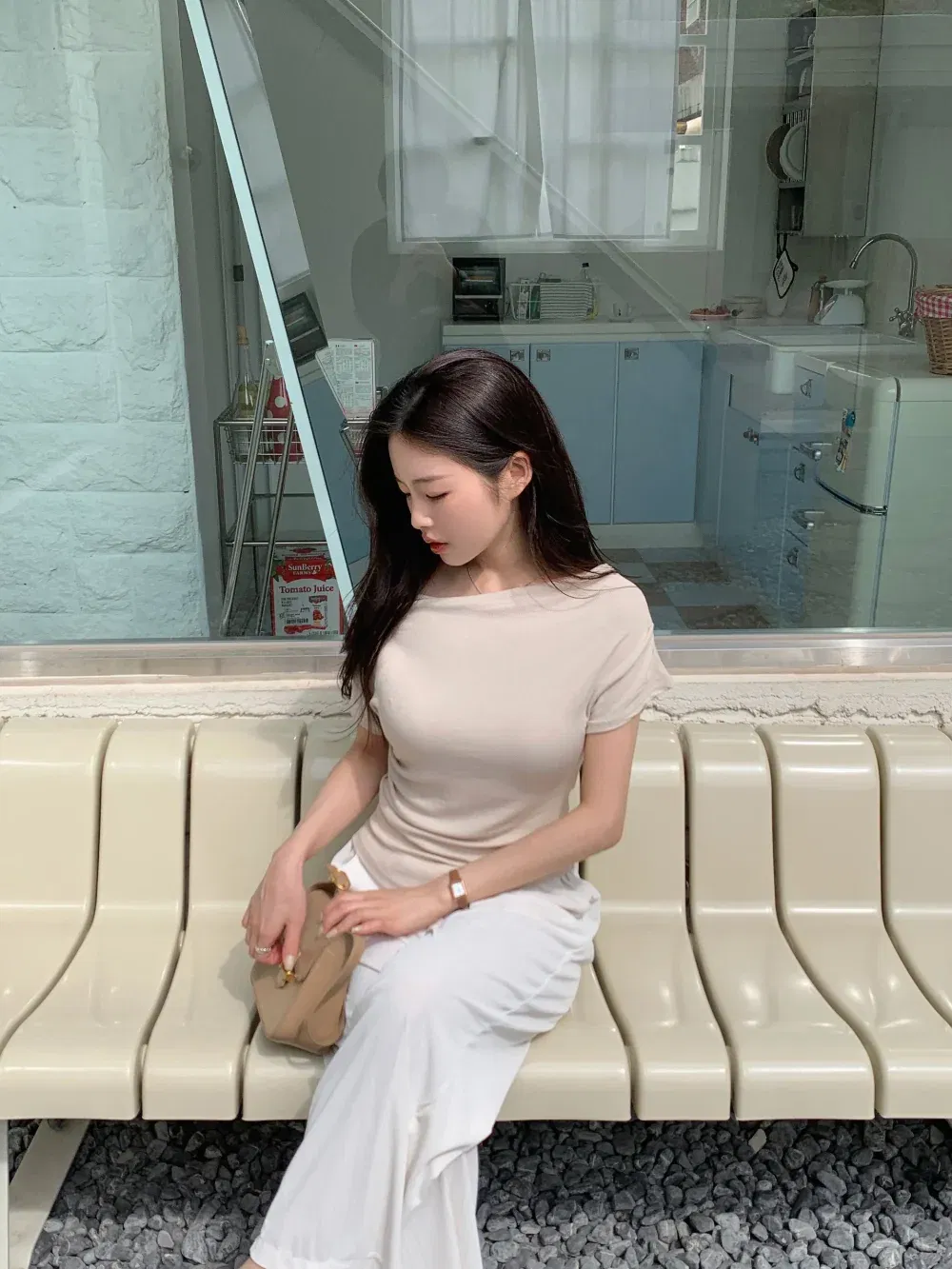 반팔 티셔츠 모델 착용 이미지-S4L1