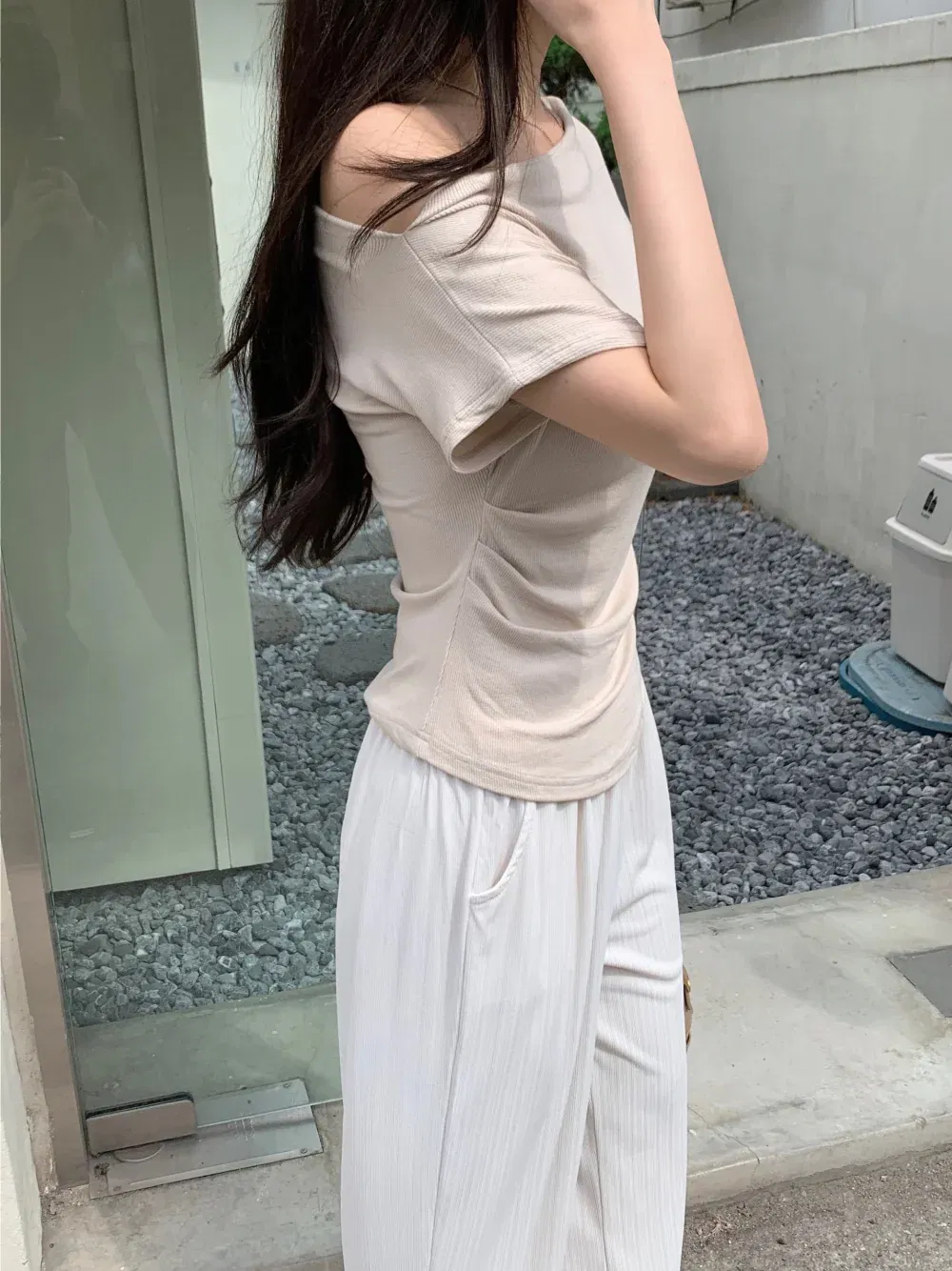 반팔 티셔츠 모델 착용 이미지-S2L7