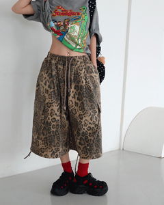 豹紋口袋寬鬆及膝短褲