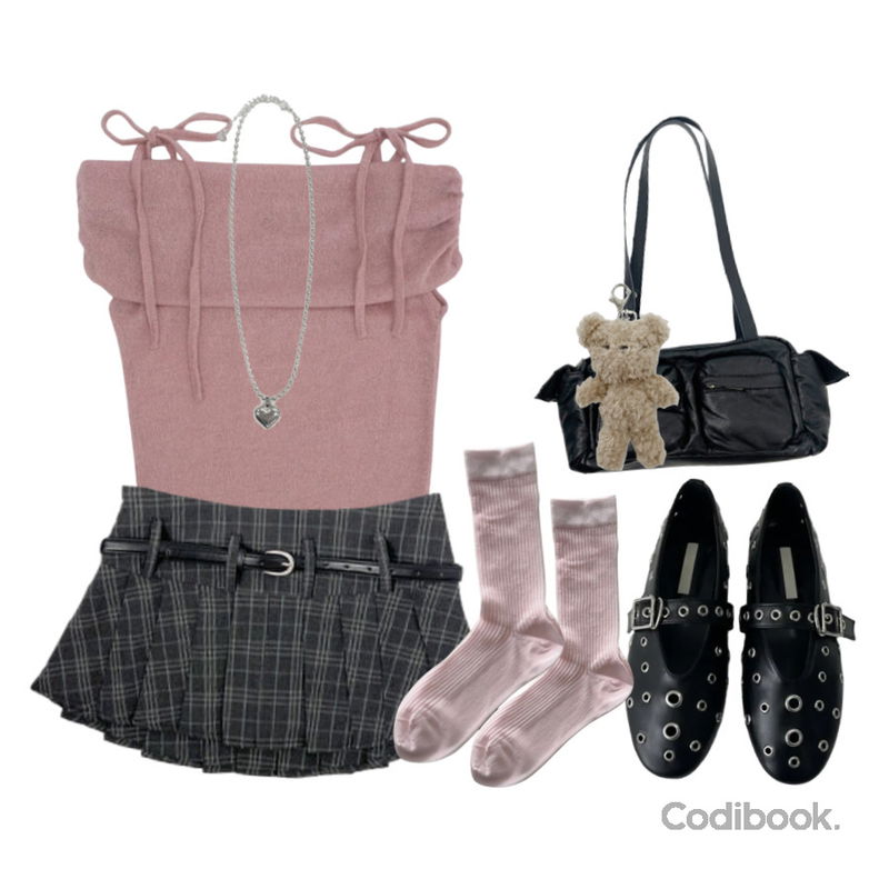 AAKE CUTIE BEAR KEYRING (4color),DAILYJOU 케렌 하트 실버 네크리스 (3type),AWAB vivid seethrough socks -9color등을 매치한 코디