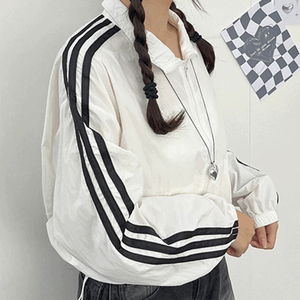 Three-line crop windbreaker