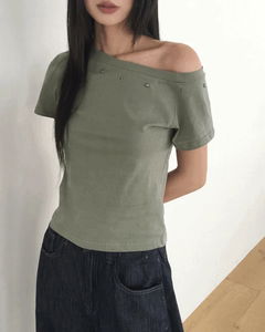 シャシャスタッズリベットアシンメトリーオフショルダー半袖Tシャツ