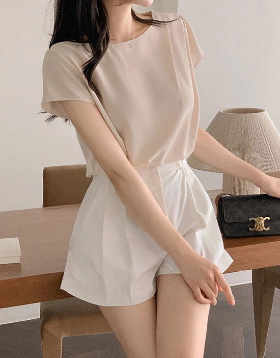 Nuzu Unbalanced Shirring Blouse