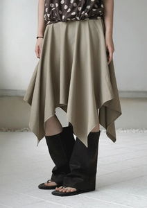 不規則剪裁傘狀黑色裙