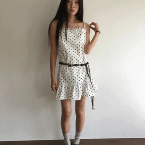 露肩洋裝