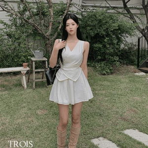 Troa V- V-Neck Strap Chiffon Linen Sleeveless Wrap Blouse + Shorts Short Pants Two-piece Set