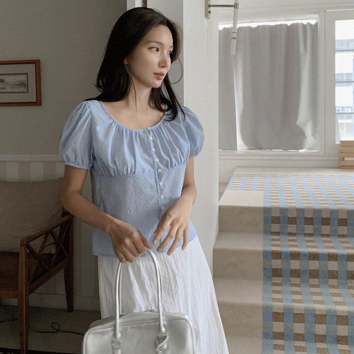 Gentle shirring 6 button short sleeve blouse