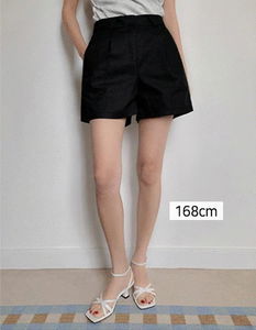 Basic Pintuck 2 Buckle Shorts