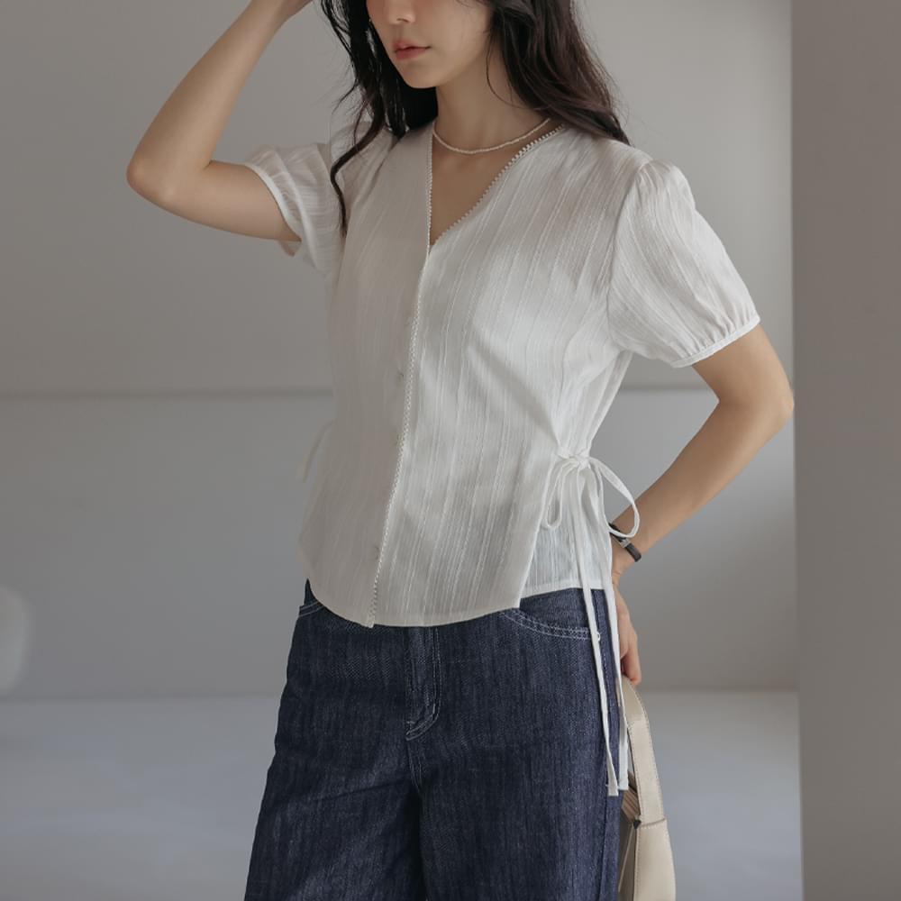 Toen Cotton Lace Strap V Neck 1/2 Blouse (Ships Today)