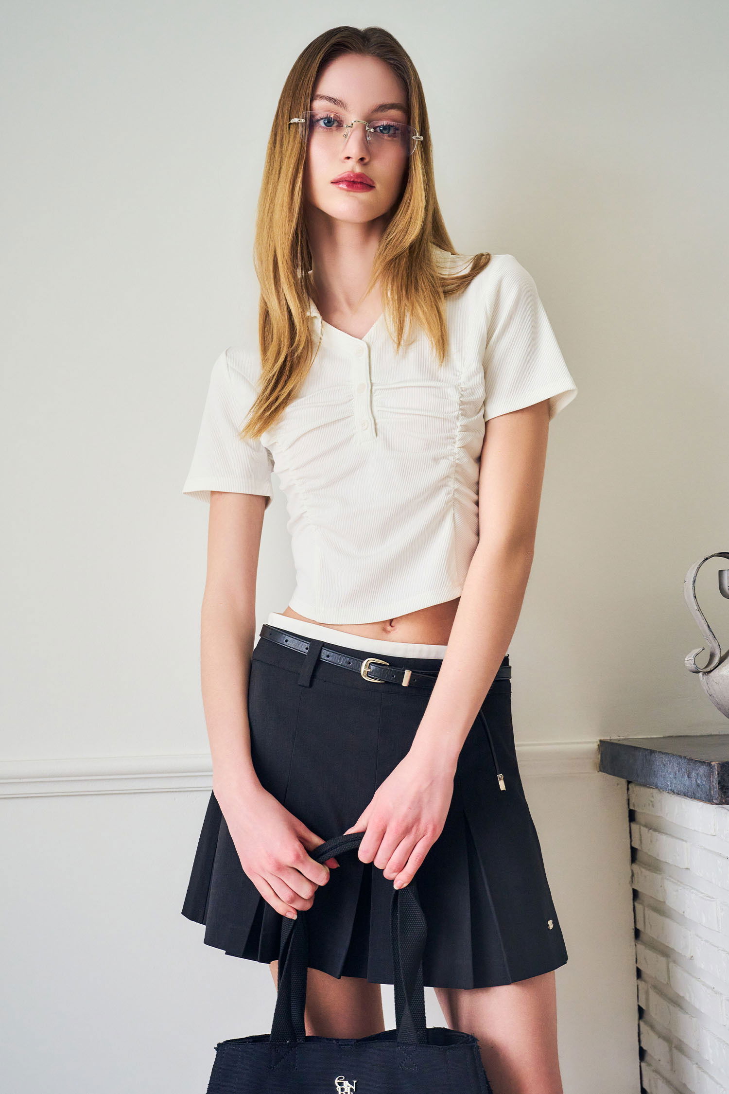 WOMAN 셔링 브이넥 카라 반팔티