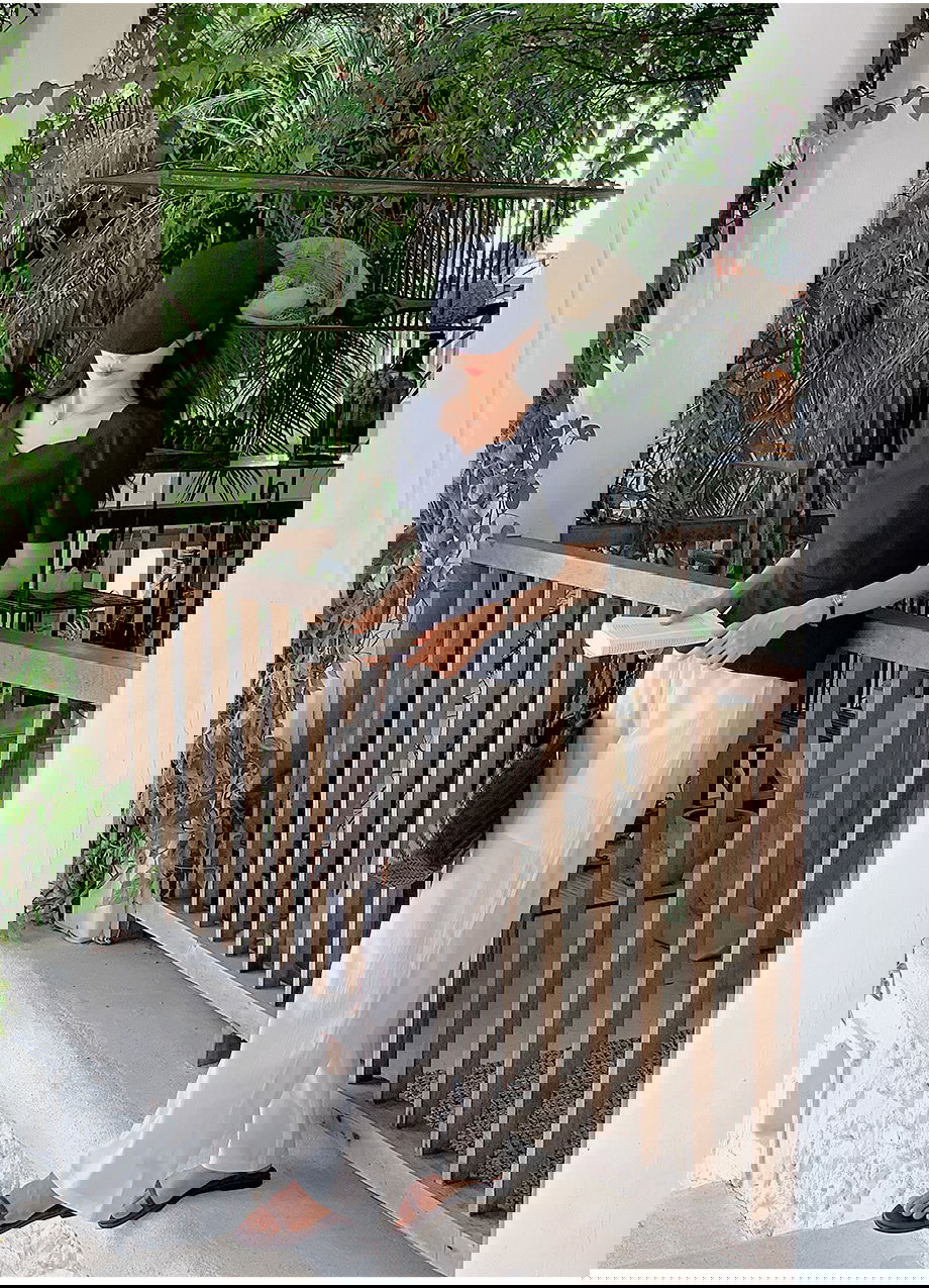 프론드밍 코튼 하트넥 페플럼 블라우스