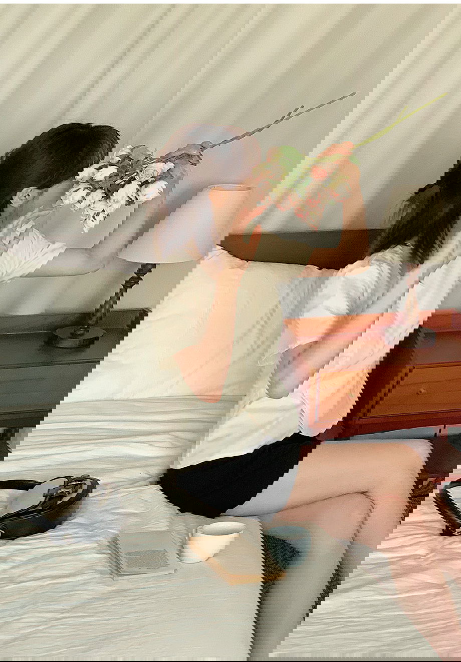 프론드밍 코튼 하트넥 페플럼 블라우스