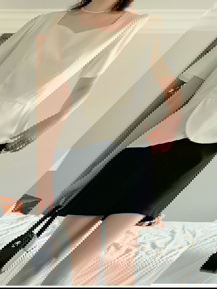 프론드밍 코튼 하트넥 페플럼 블라우스