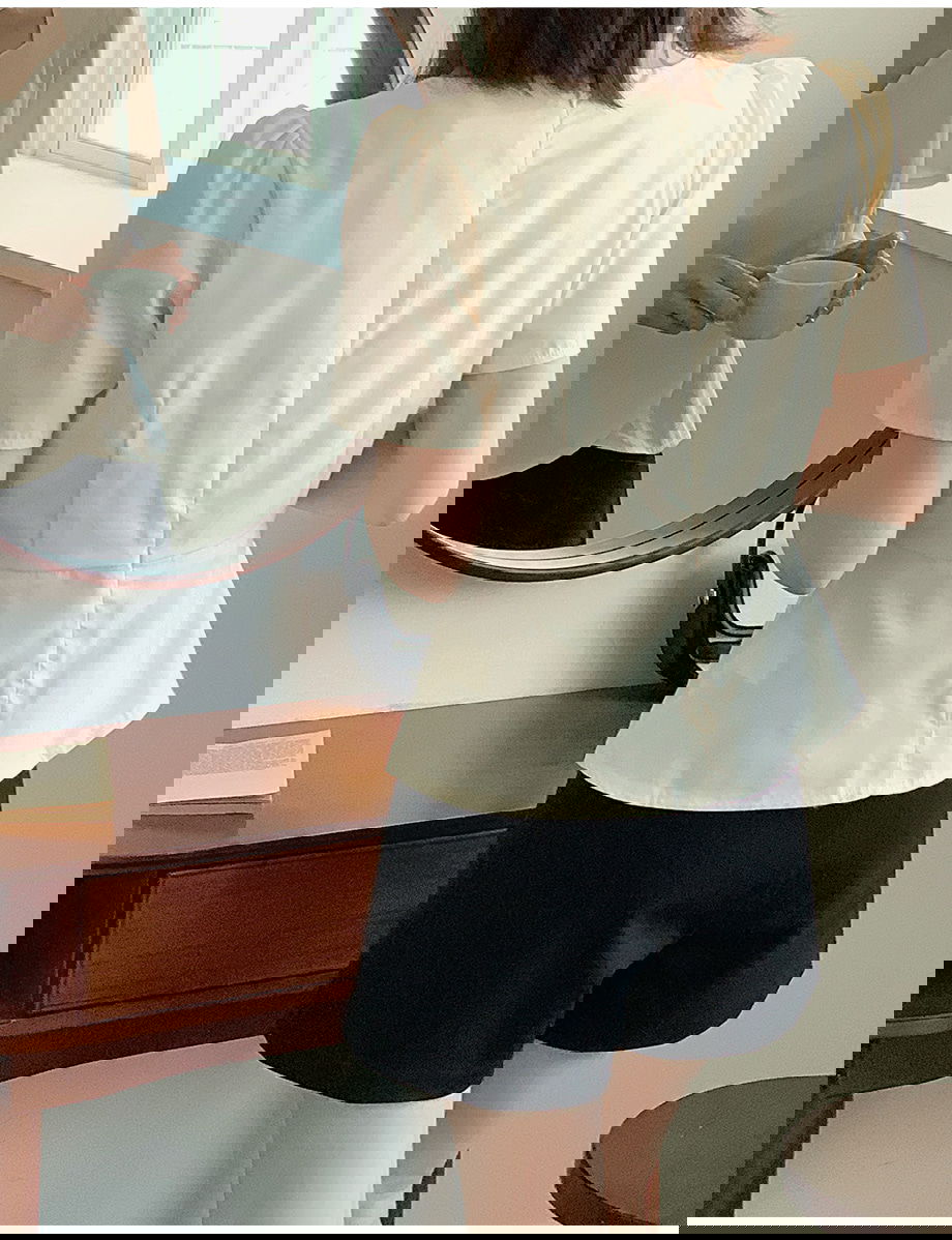 프론드밍 코튼 하트넥 페플럼 블라우스