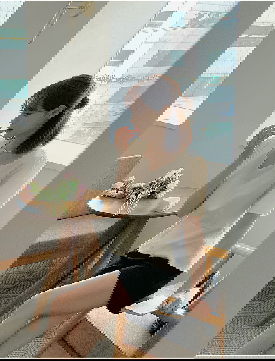 프론드밍 코튼 하트넥 페플럼 블라우스