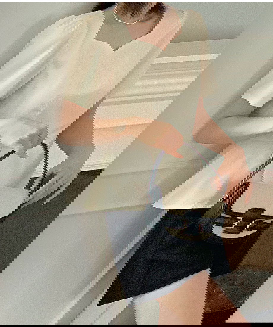 프론드밍 코튼 하트넥 페플럼 블라우스