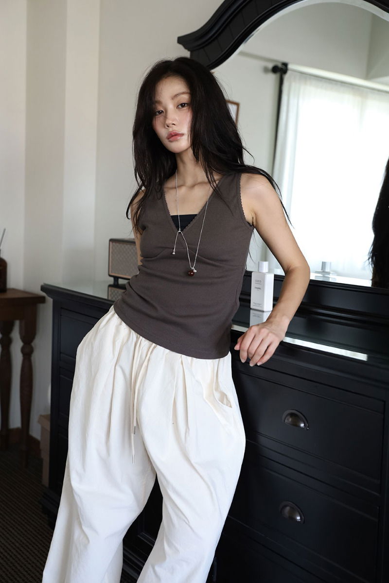 V Ribbed Sleeveless Top