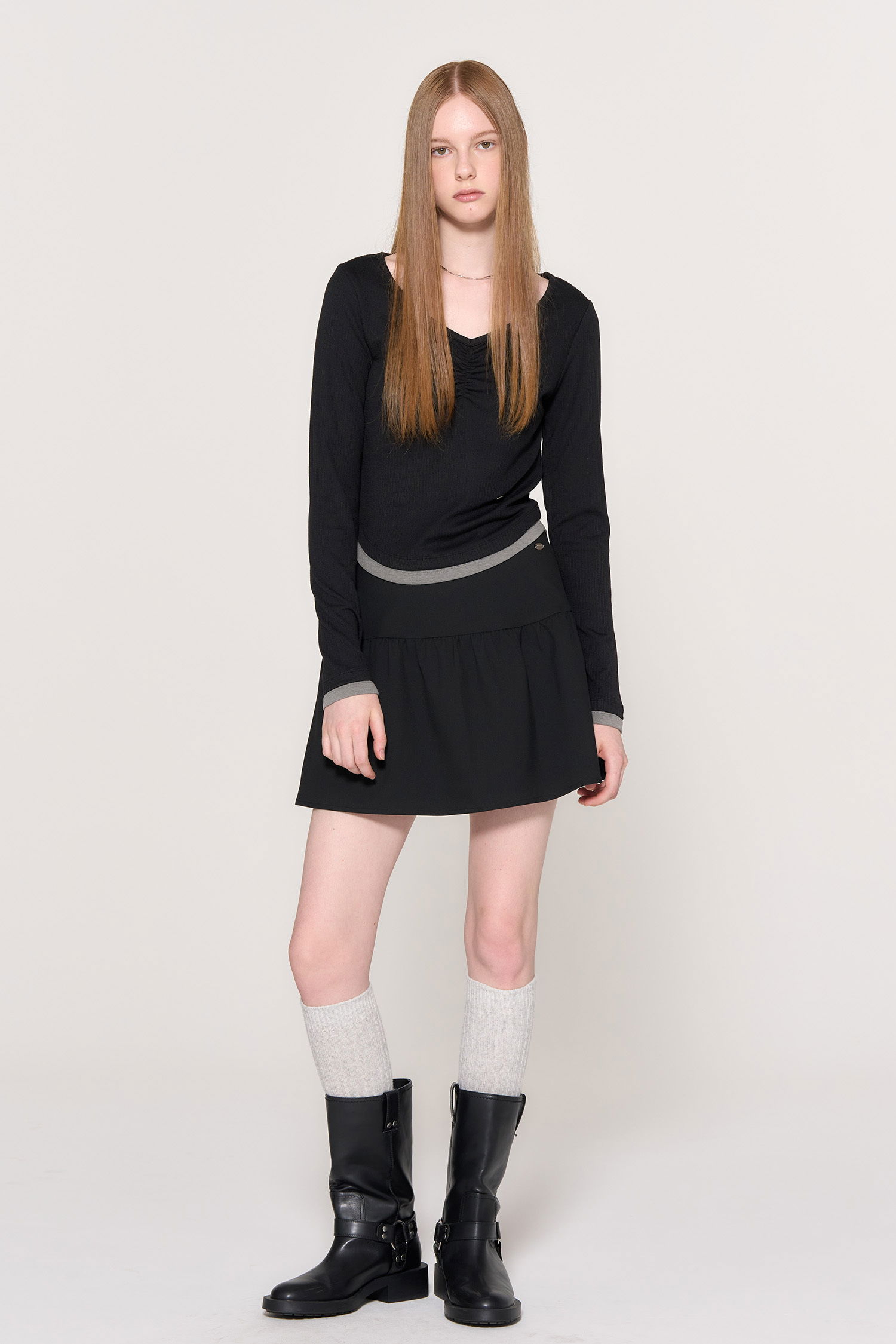 WOMAN V-neck shirring layered t-shirt