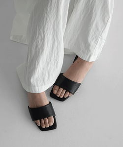 Rodit Simple Square Slippers