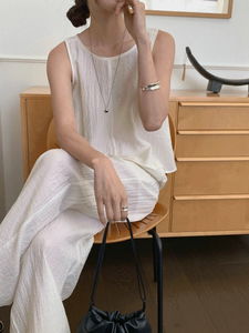 Moist Wrinkle Blouse
