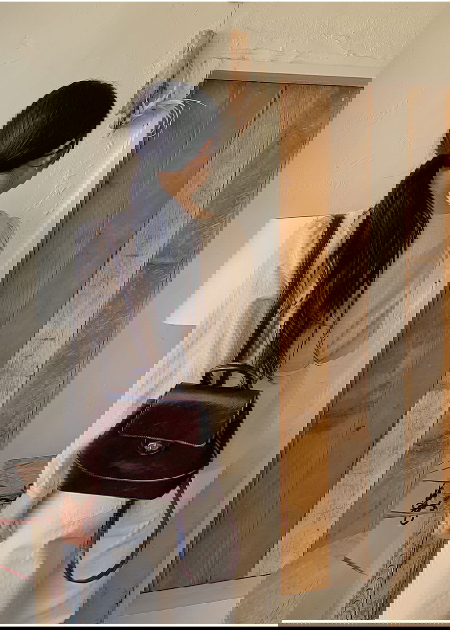 리리앤코 네이브릿 린넨 리본 스트랩 블라우스