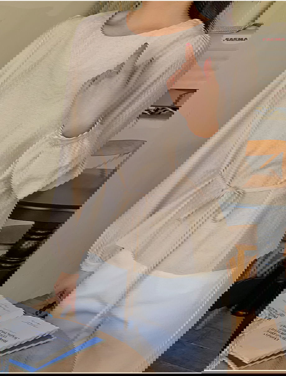 리리앤코 네이브릿 린넨 리본 스트랩 블라우스