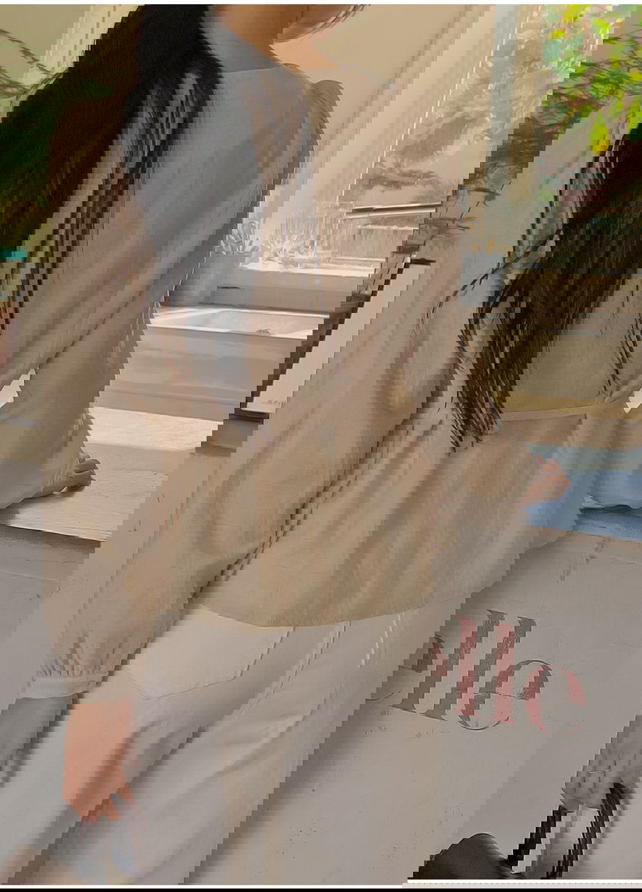 리리앤코 네이브릿 린넨 리본 스트랩 블라우스