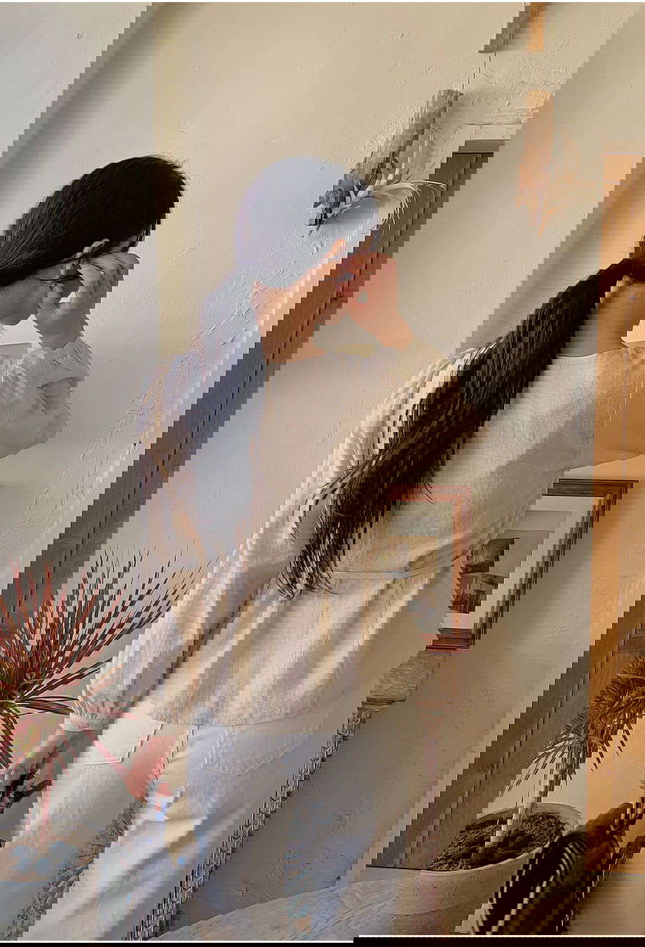 리리앤코 네이브릿 린넨 리본 스트랩 블라우스