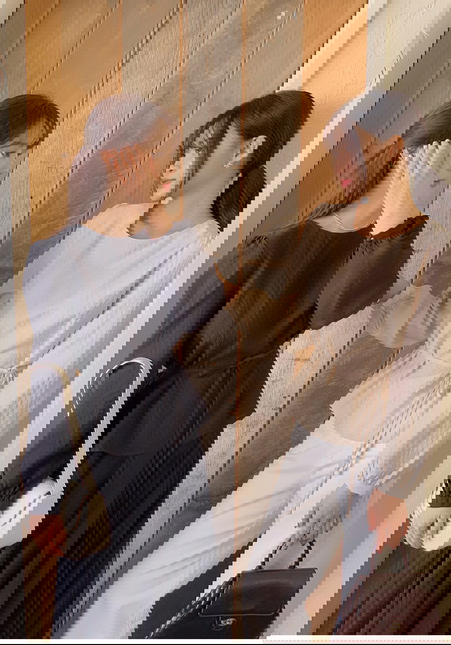 리리앤코 네이브릿 린넨 리본 스트랩 블라우스