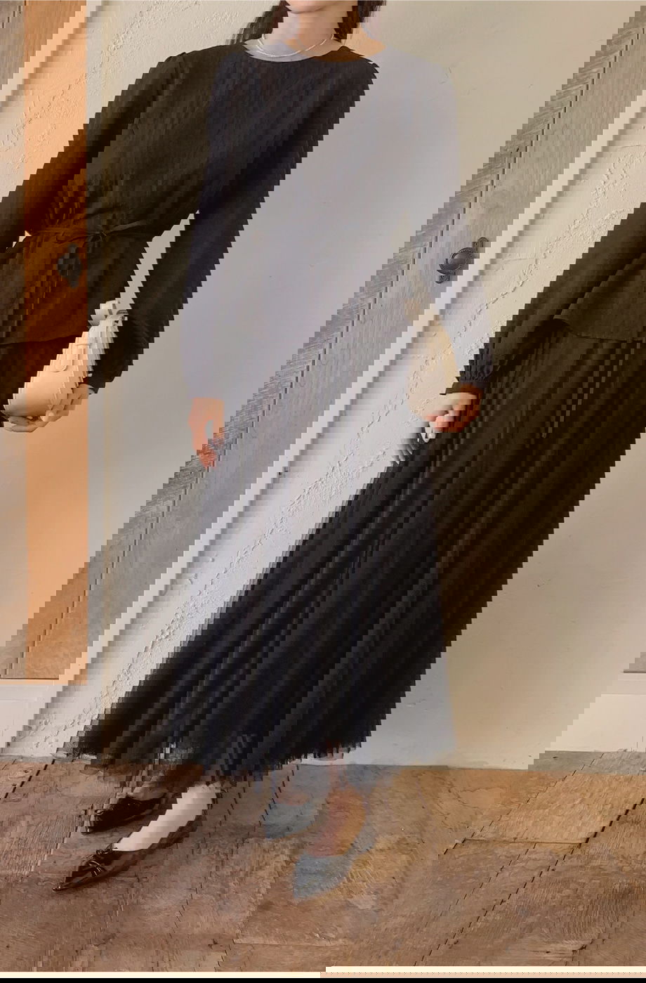 리리앤코 네이브릿 린넨 리본 스트랩 블라우스