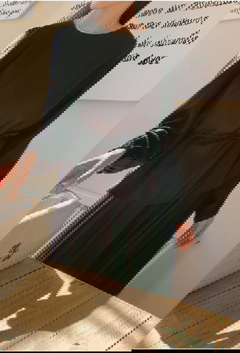 리리앤코 네이브릿 린넨 리본 스트랩 블라우스