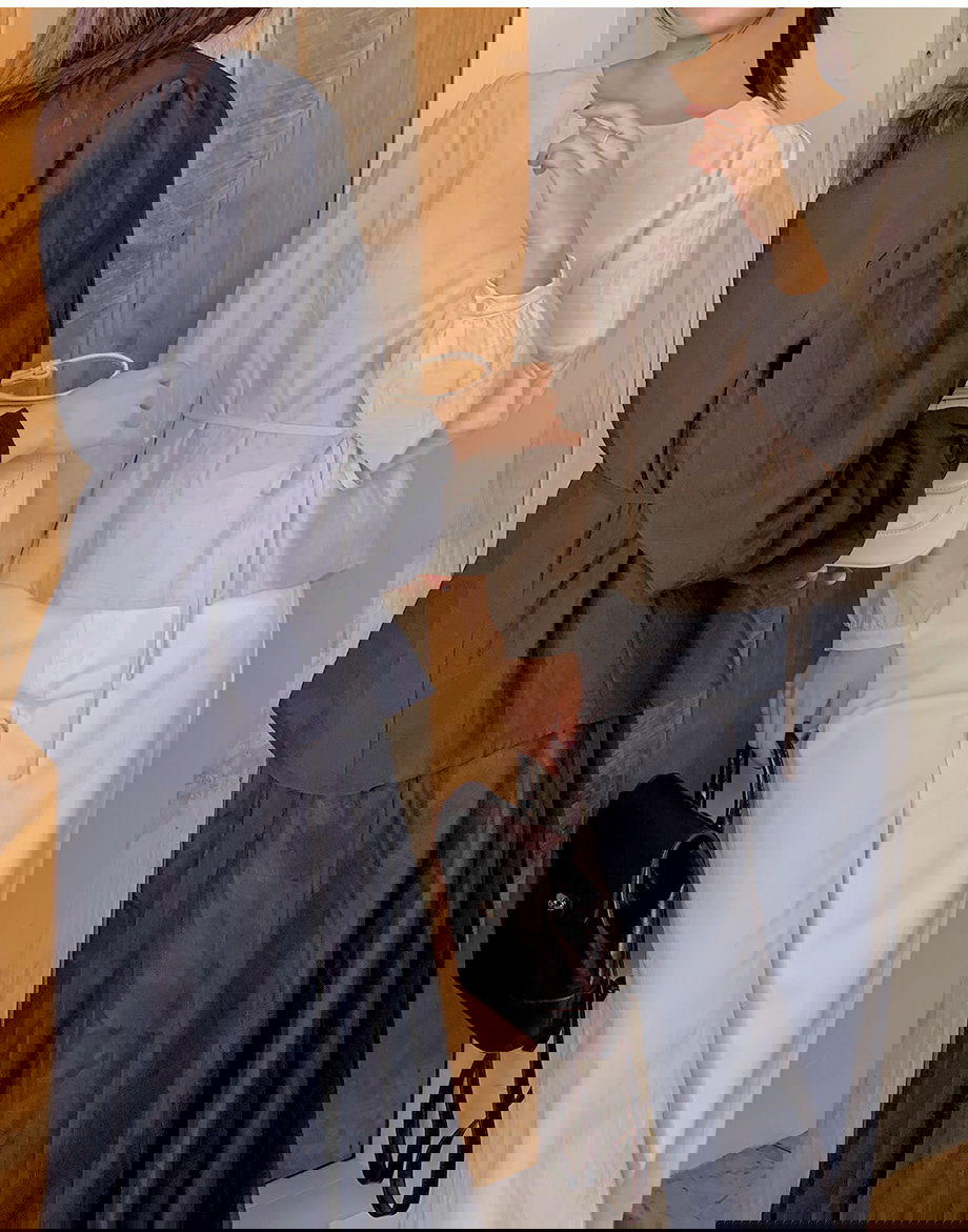 리리앤코 네이브릿 린넨 리본 스트랩 블라우스