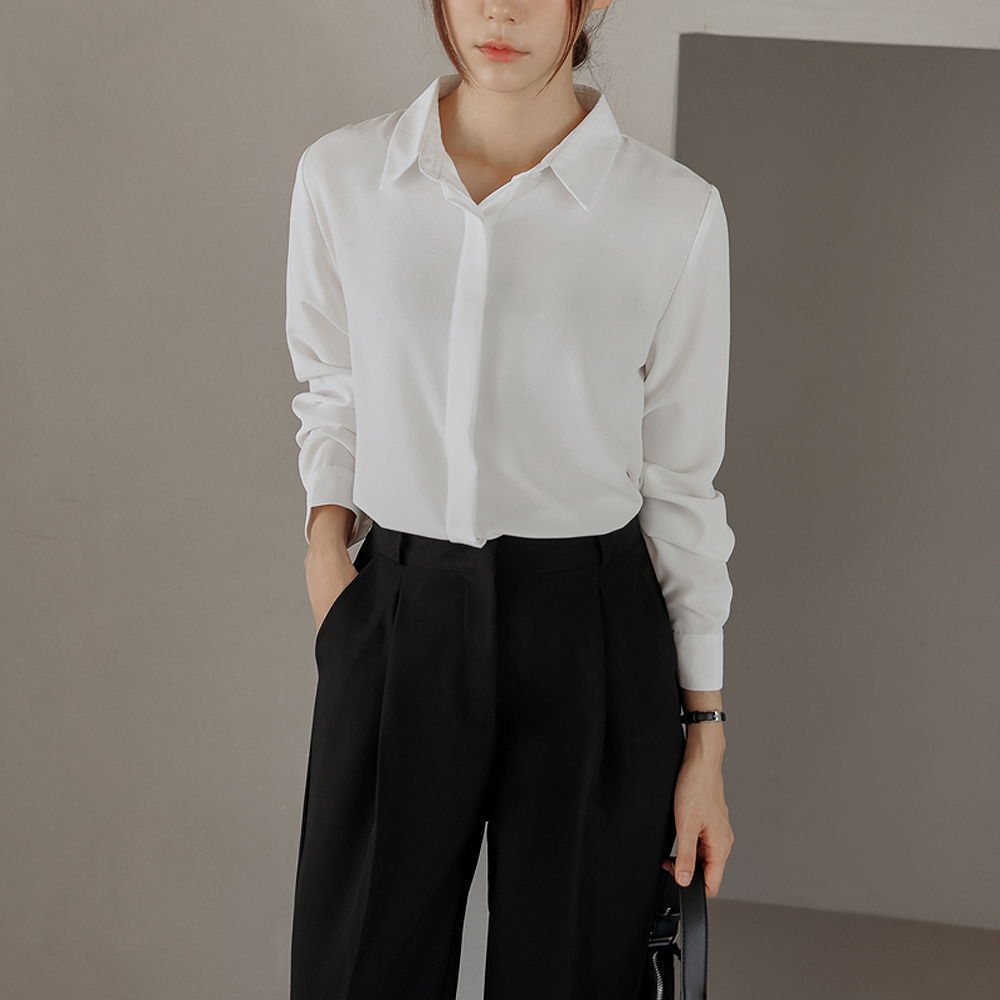 44-99 Romi Soft Hidden Button Blouse