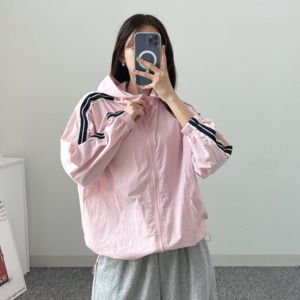 Two-line hooded windbreaker