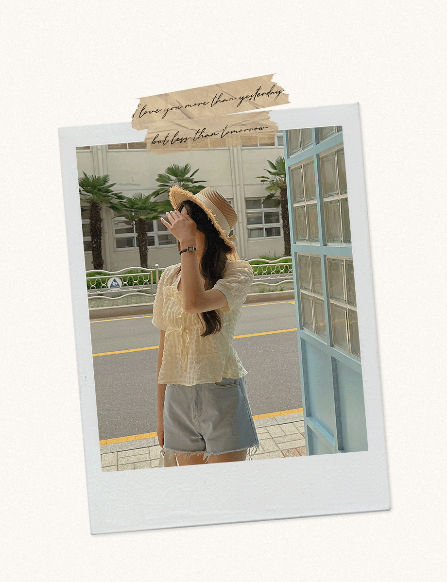 리리앤코 엔츠미루 링클 프릴 스트랩 퍼프 블라우스