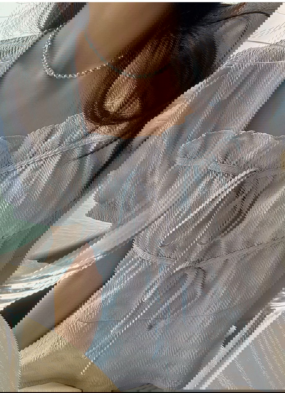 리리앤코 엔츠미루 링클 프릴 스트랩 퍼프 블라우스