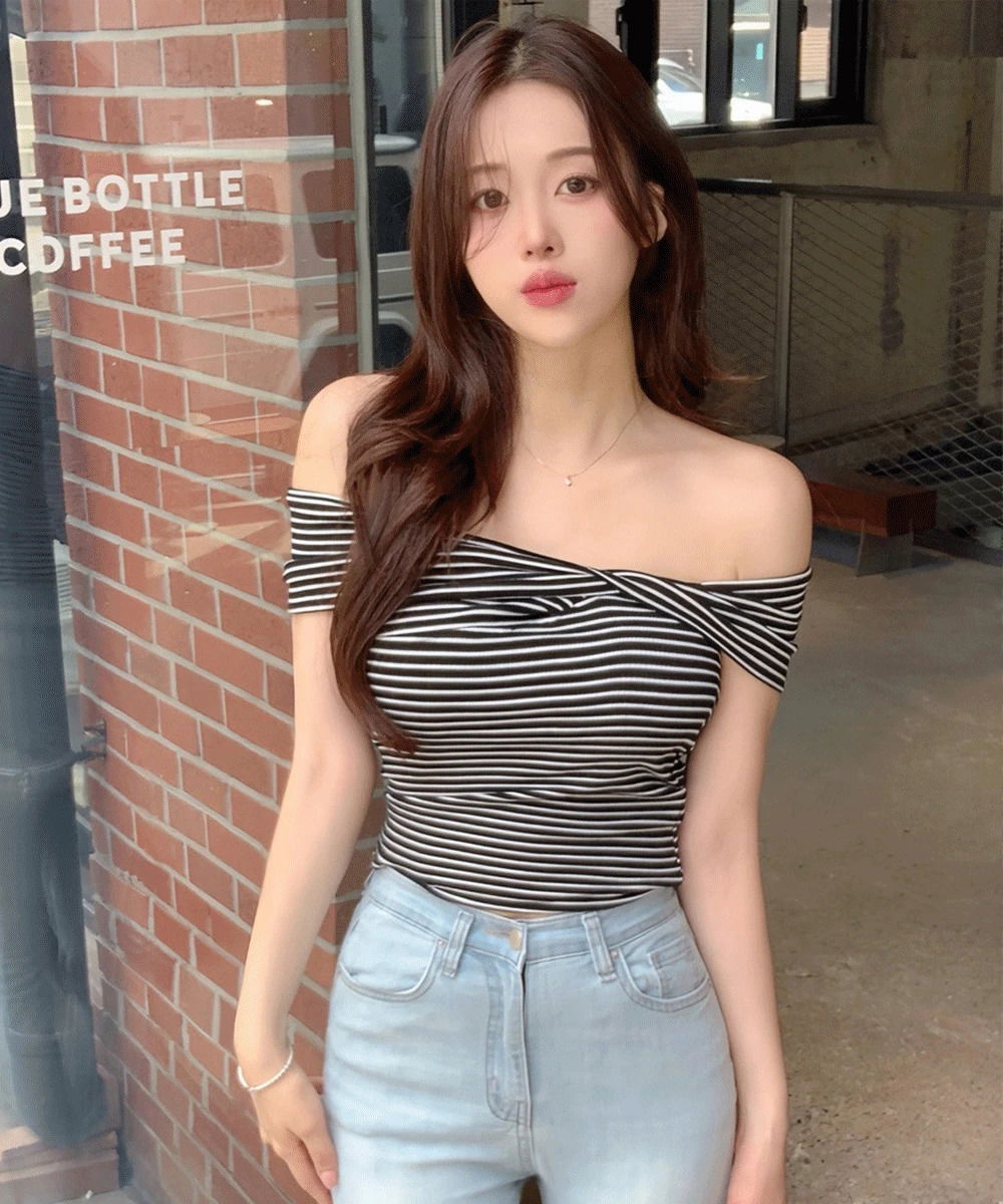 Off-shoulder cross twist stripe t-shirt Striped off-shoulder tee summer summer daily look date look girlfriend look ivory black