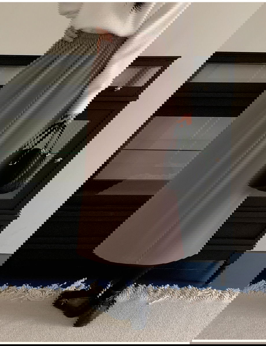 리리앤코 마리븐 뒷밴딩 기모 스판 앞트임 h라인 롱 스커트