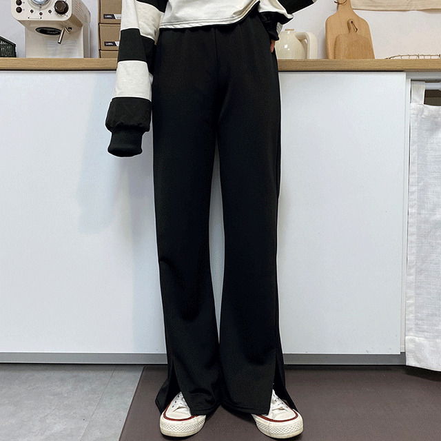 Flared hem team banding pants